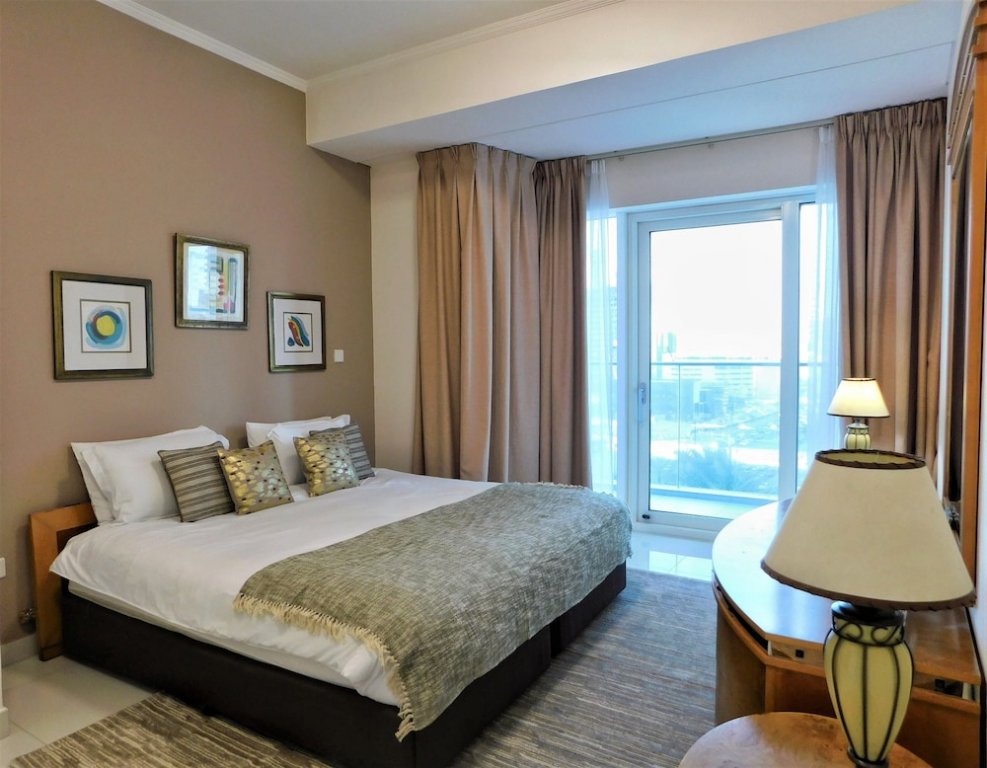 Дубай: Luton Vacation Homes Damac Heights