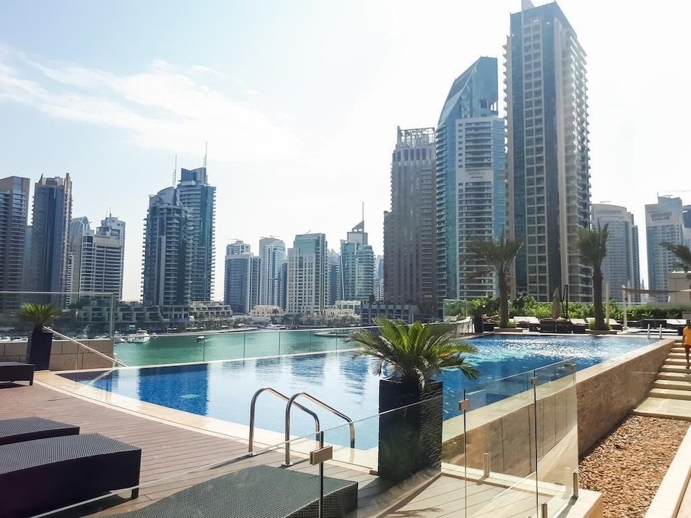 Дубай: Luton Vacation Homes Damac Heights
