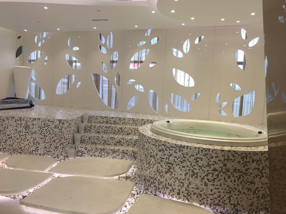 Дубай: Luton Vacation Homes Damac Heights