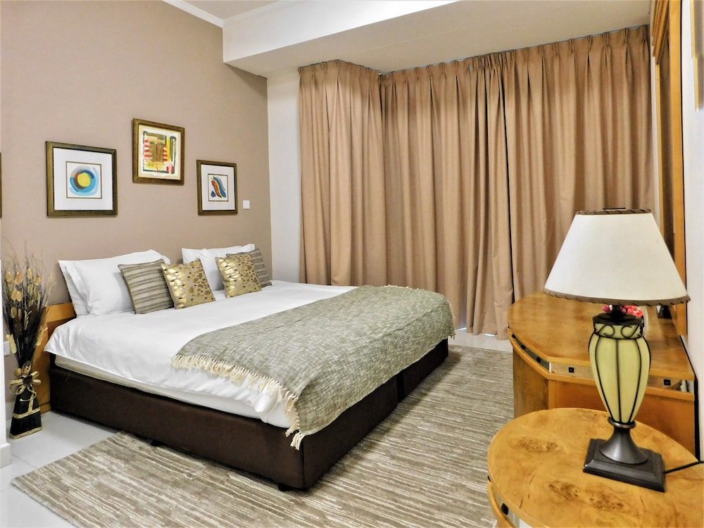 Дубай: Luton Vacation Homes Damac Heights