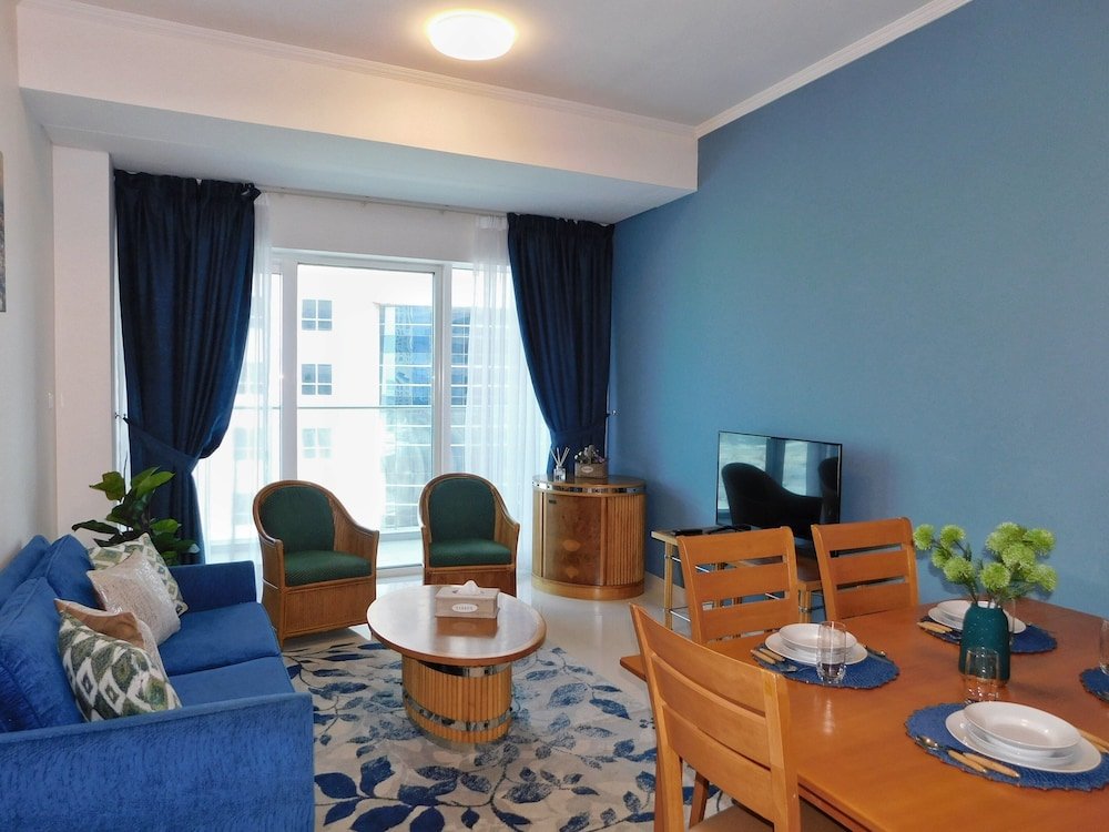 Дубай: Luton Vacation Homes Damac Heights