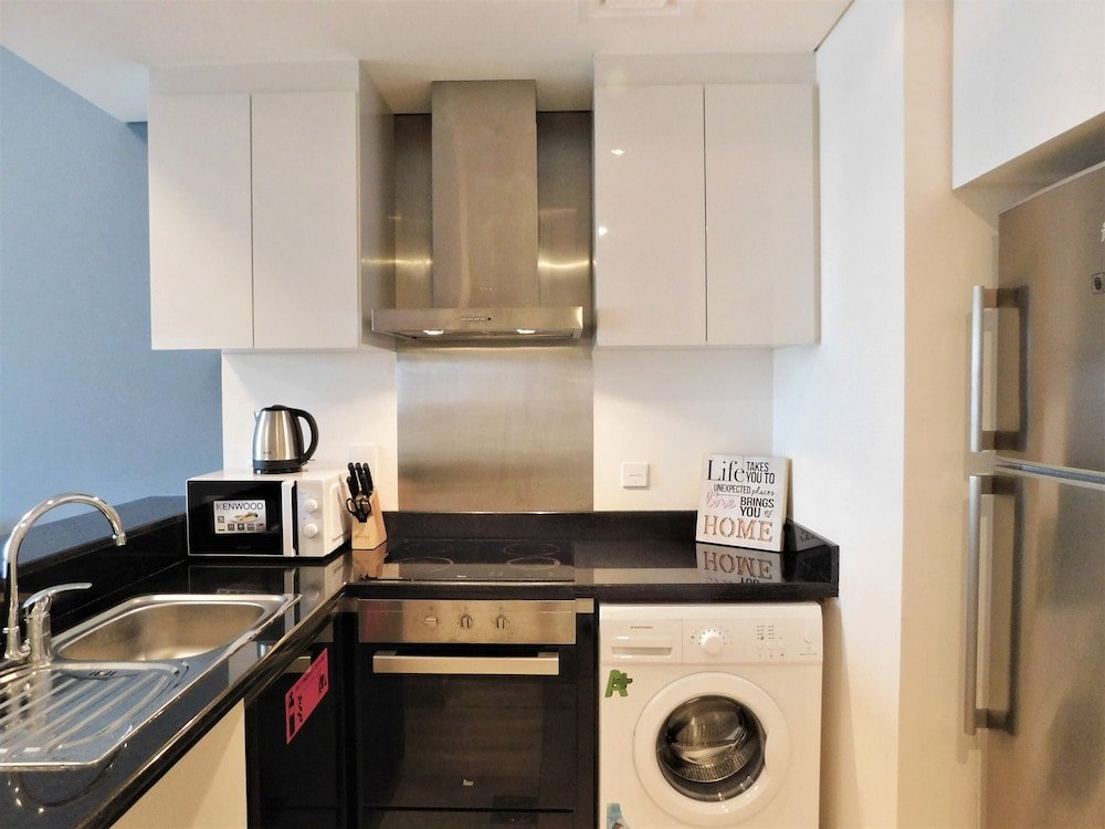 Дубай: Luton Vacation Homes Damac Heights