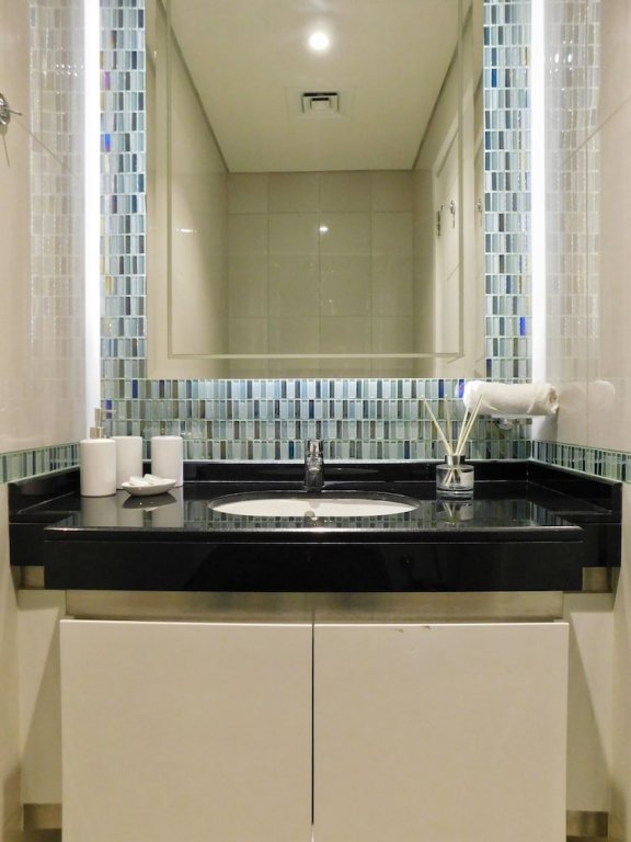Дубай: Luton Vacation Homes Damac Heights