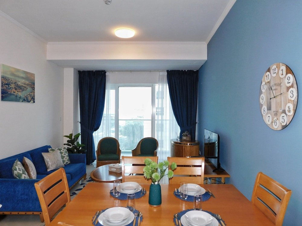 Дубай: Luton Vacation Homes Damac Heights