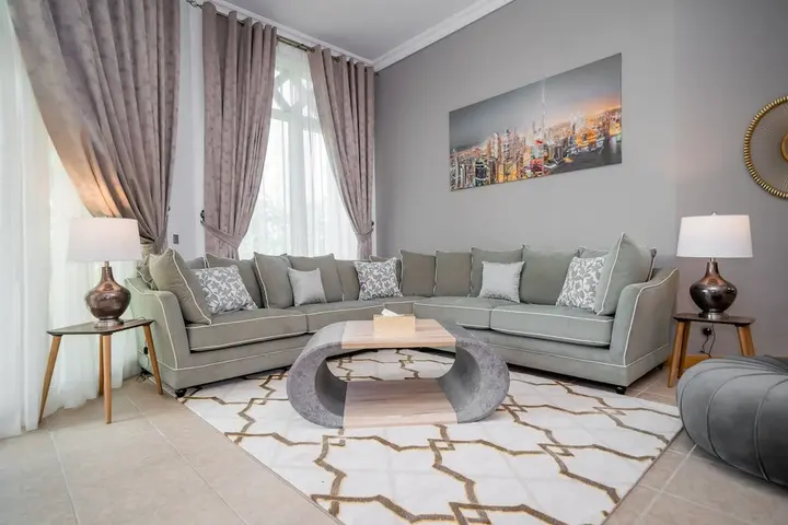 Дубай: Luton Vacation Homes - Shoreline Apartment with Beach access