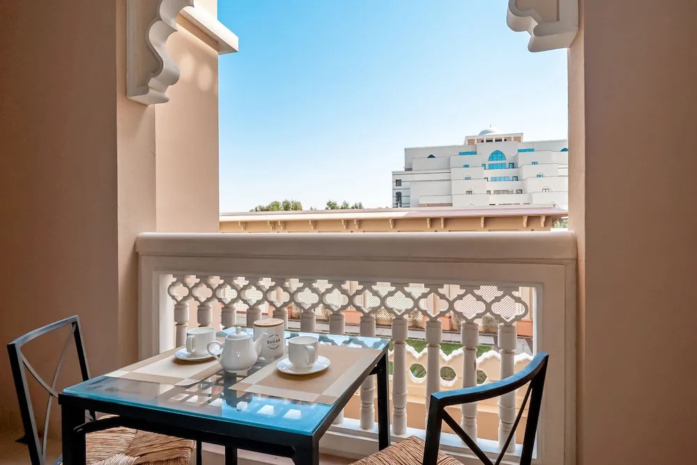 Дубай: Luton Vacation Homes Grandeur Residence