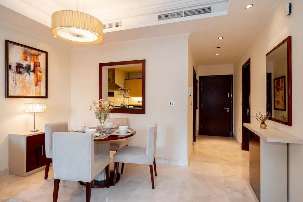 Дубай: Luton Vacation Homes Grandeur Residence