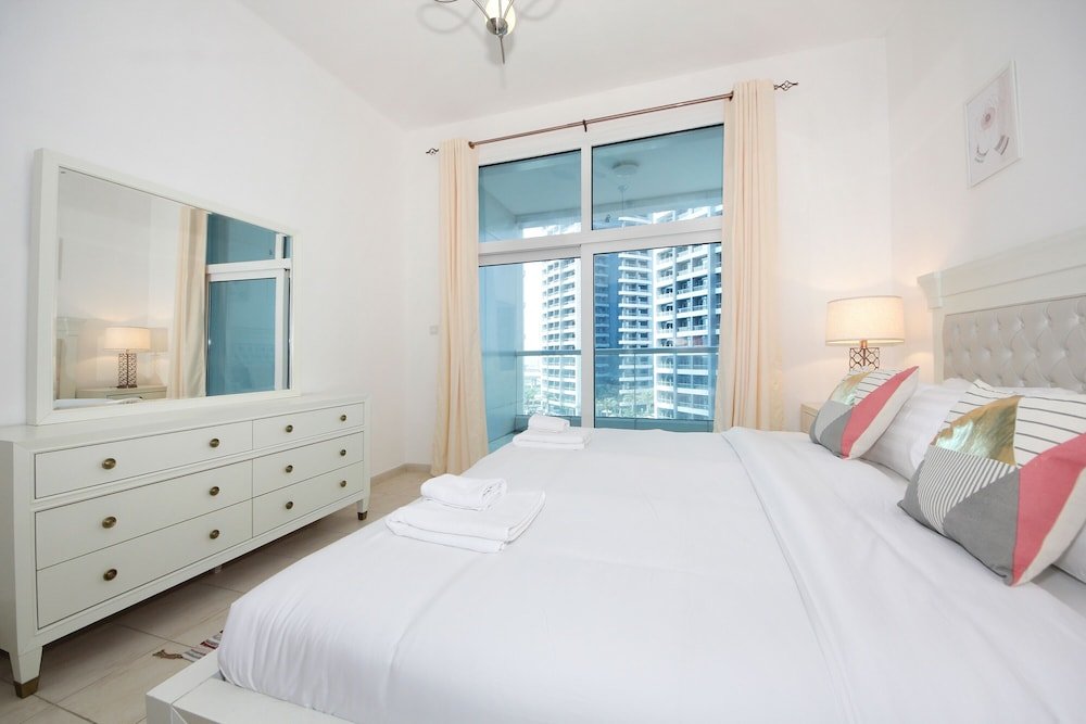 Дубай: Signature Holiday Homes - Al Fahad Dubai