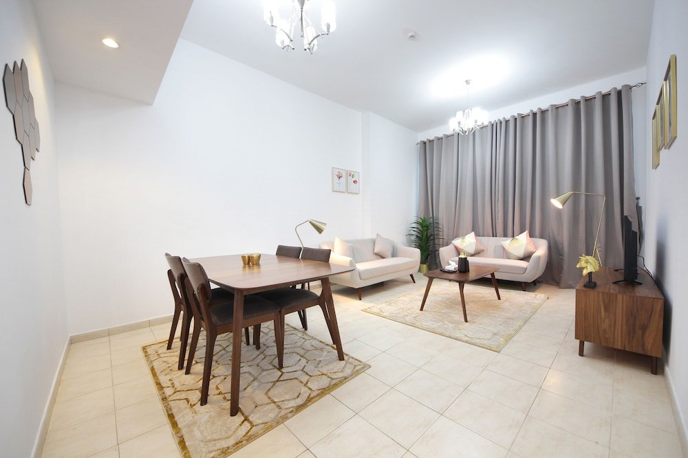 Дубай: Signature Holiday Homes - Al Fahad Dubai