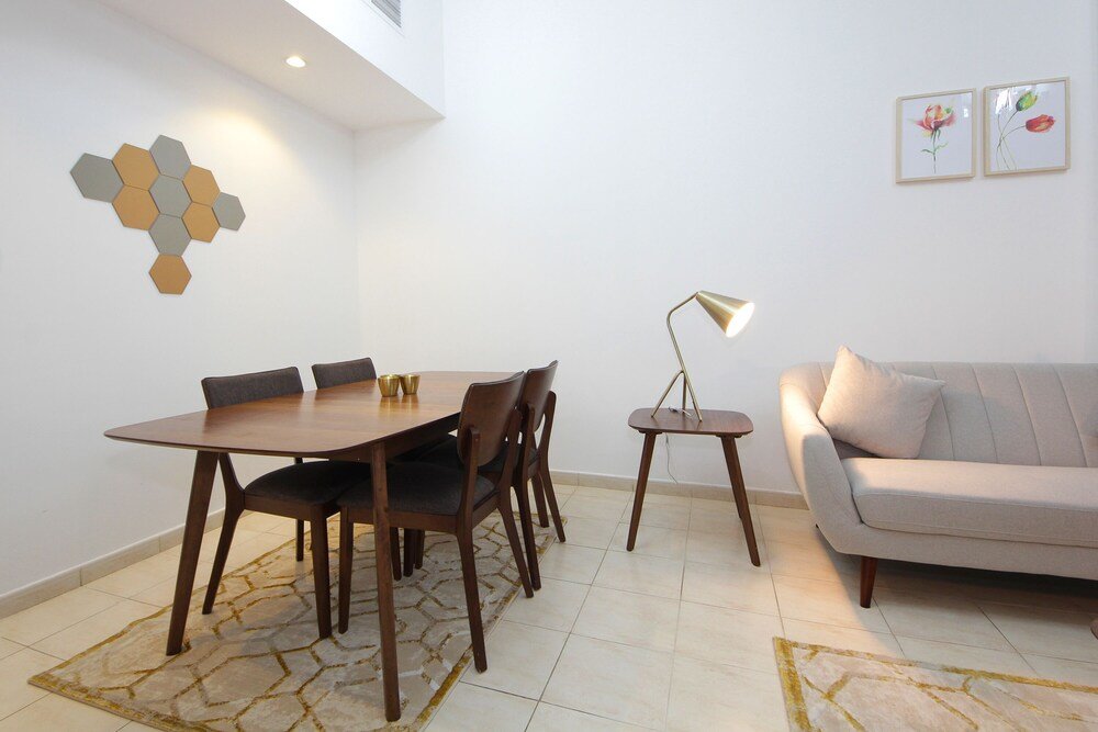 Дубай: Signature Holiday Homes - Al Fahad Dubai