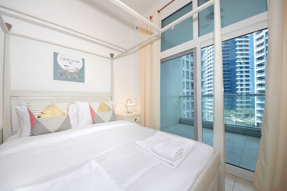 Дубай: Signature Holiday Homes - Al Fahad Dubai