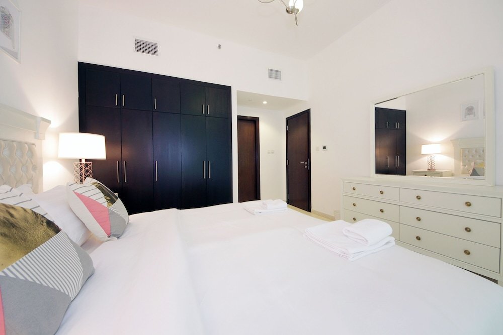 Дубай: Signature Holiday Homes - Al Fahad Dubai