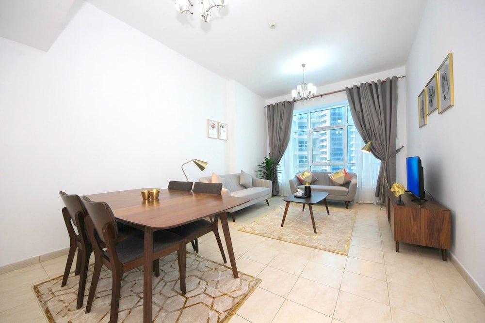Дубай: Signature Holiday Homes - Al Fahad Dubai