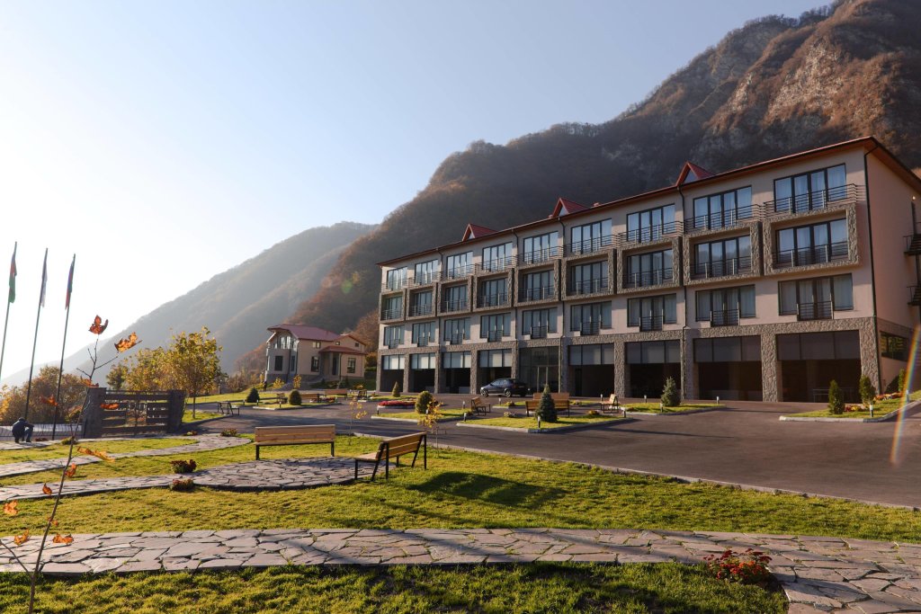 Гах: Yurd Hotel