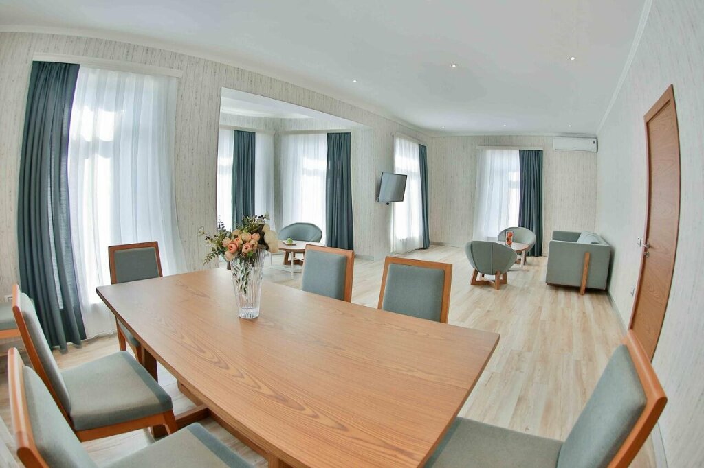 Гах: Yurd Hotel