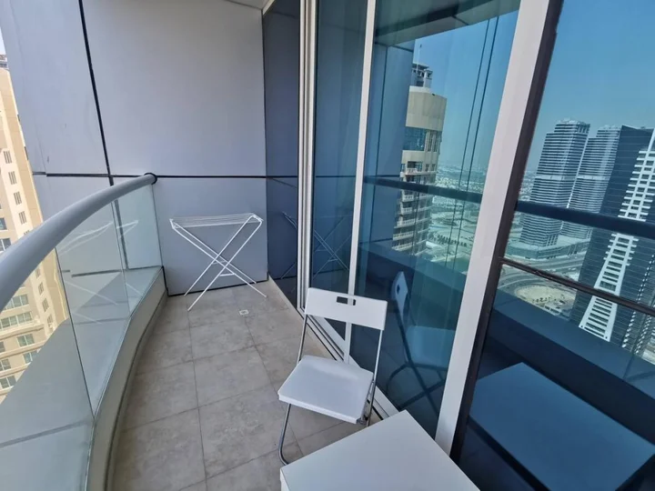 Дубай: Jumeirah Lake Towers Preatoni Apartments