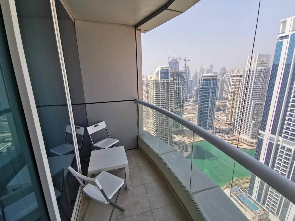 Дубай: Jumeirah Lake Towers Preatoni Apartments