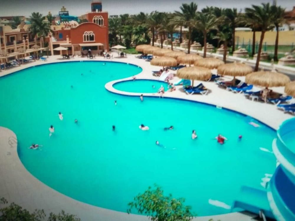Хургада: Hurgada Mirage Beach Chalet & Aqua Park