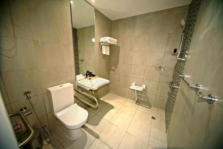Дубай: Kingsgate Canal Hotel