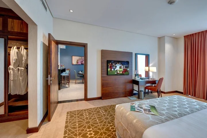 Дубай: Royal Continental Suites Business Bay - Deluxe Apartments