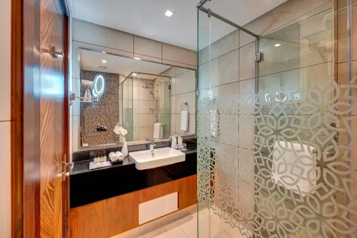 Дубай: Royal Continental Suites Business Bay - Deluxe Apartments