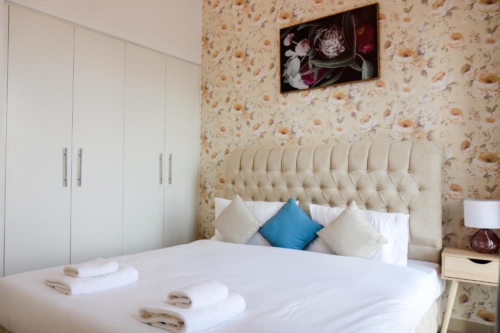 Дубай: 1 Bedroom Apartment In Hayat Boulevard
