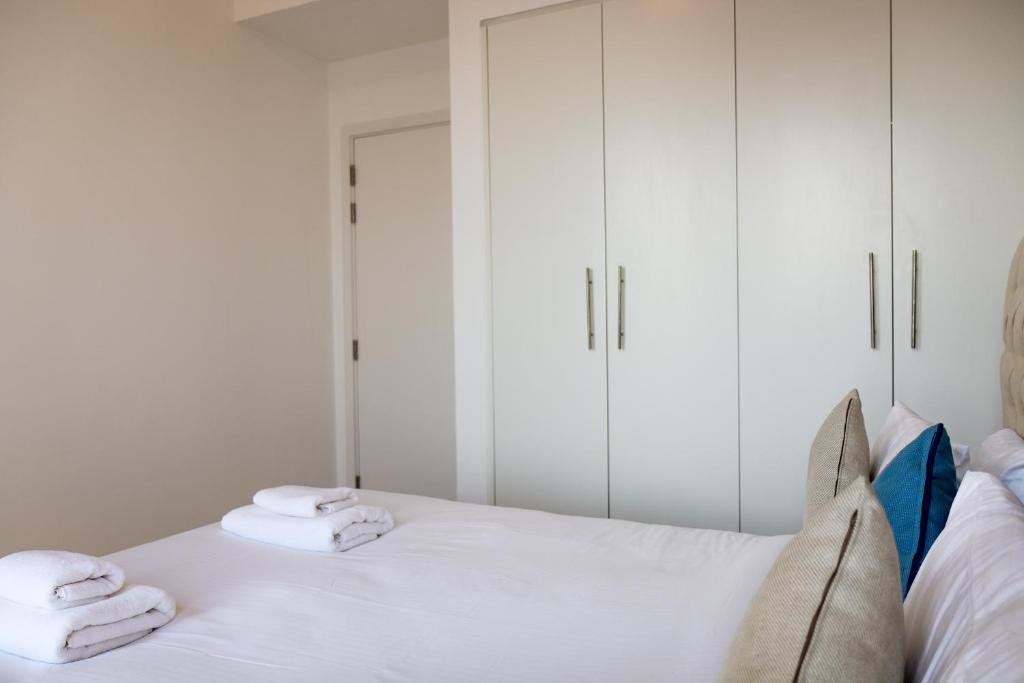 Дубай: 1 Bedroom Apartment In Hayat Boulevard
