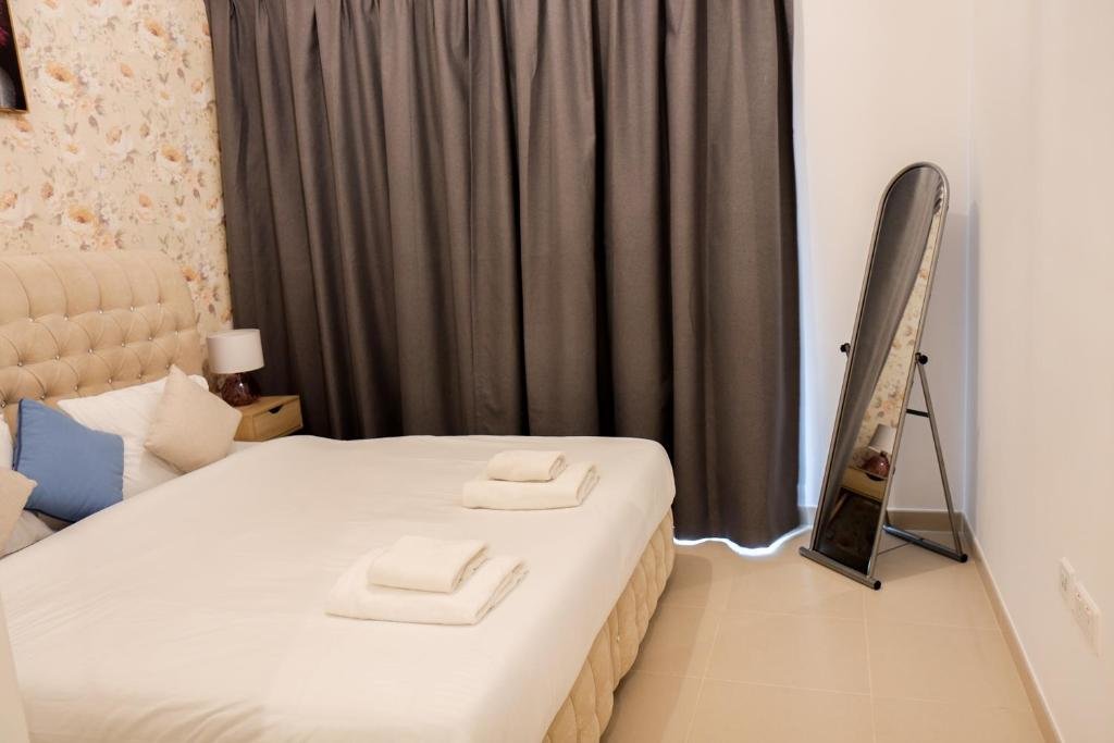 Дубай: 1 Bedroom Apartment In Hayat Boulevard