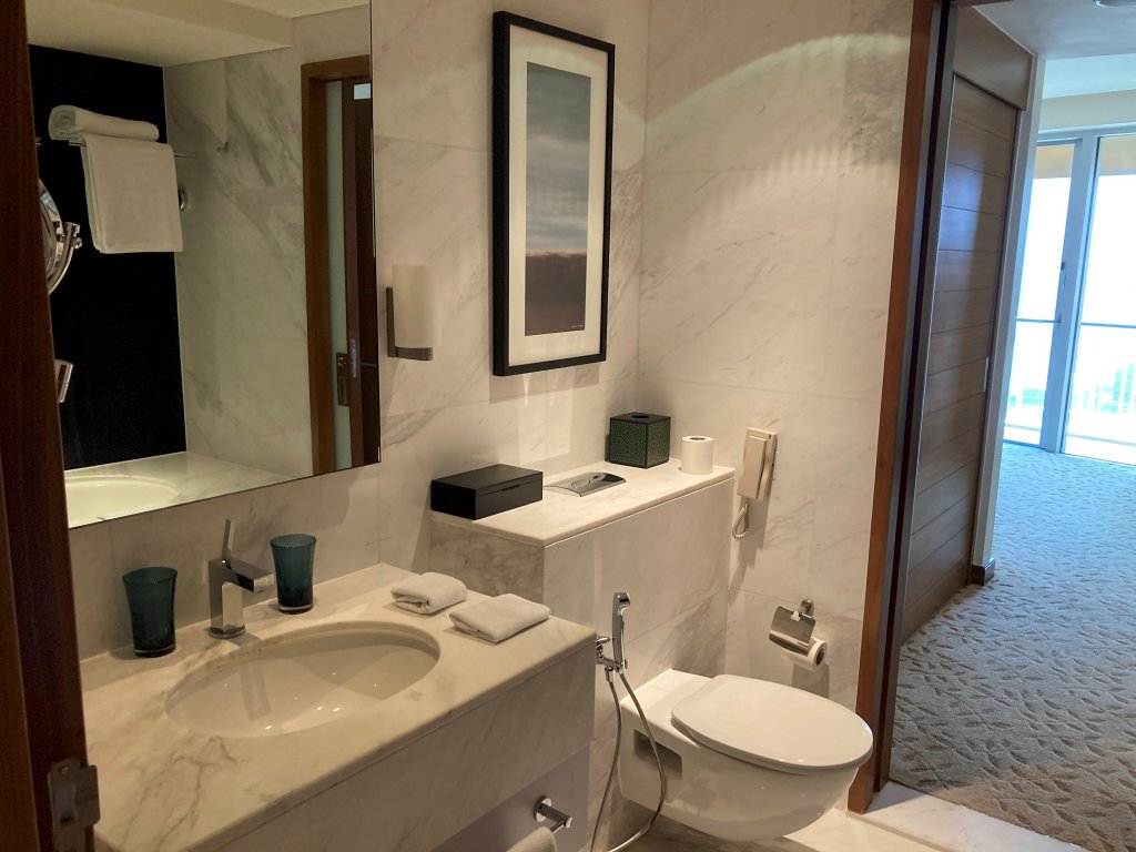 Дубай: Luxury stay at Fashion Avenue Dubai Mall Residence