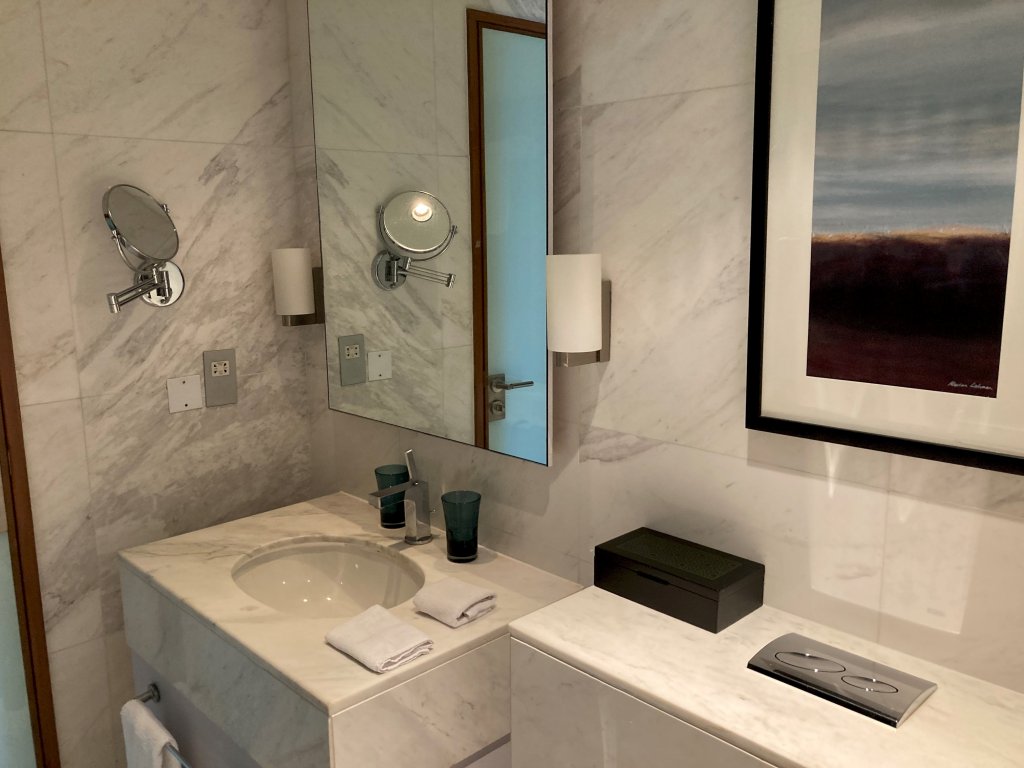 Дубай: Luxury stay at Fashion Avenue Dubai Mall Residence