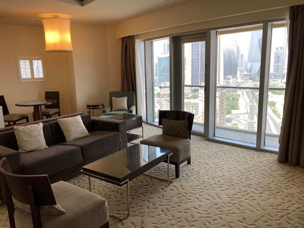 Дубай: Luxury stay at Fashion Avenue Dubai Mall Residence