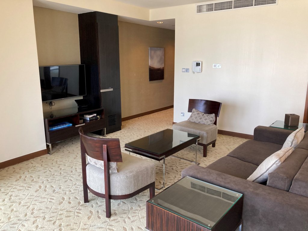Дубай: Luxury stay at Fashion Avenue Dubai Mall Residence