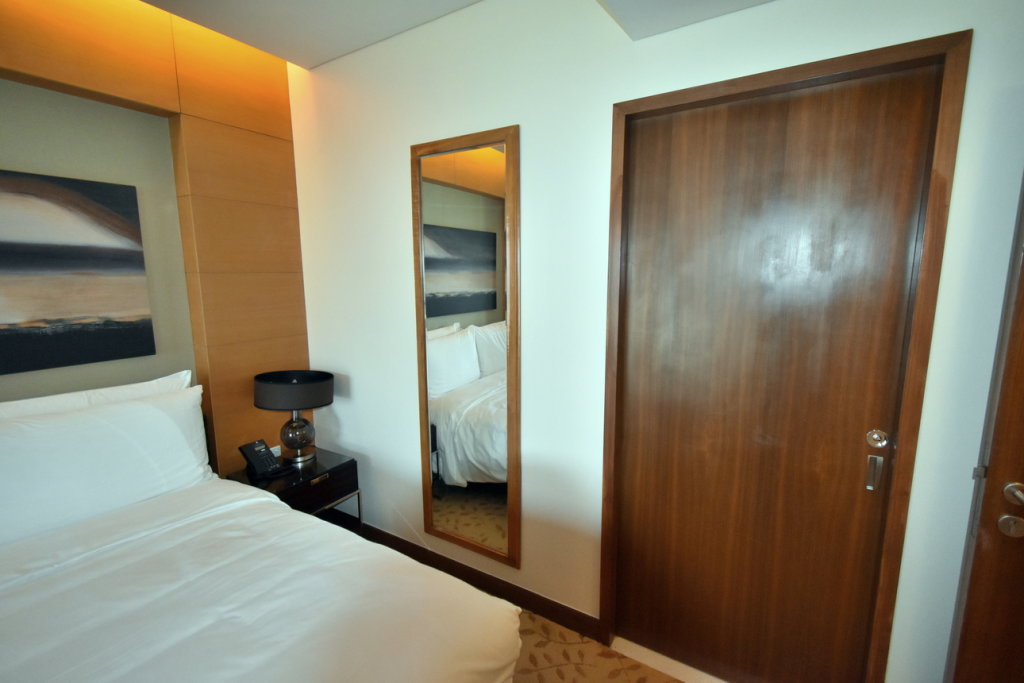 Дубай: Luxury 1 bedroom at Fashion Avenue Dubai Mall Residences