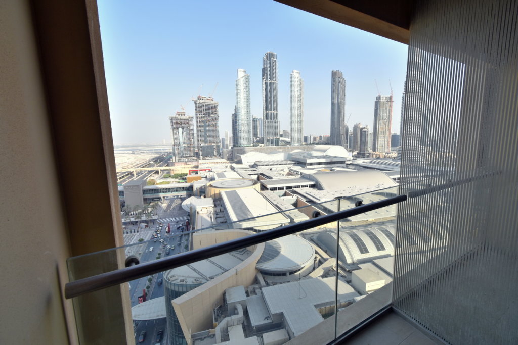 Дубай: Luxury 1 bedroom at Fashion Avenue Dubai Mall Residences