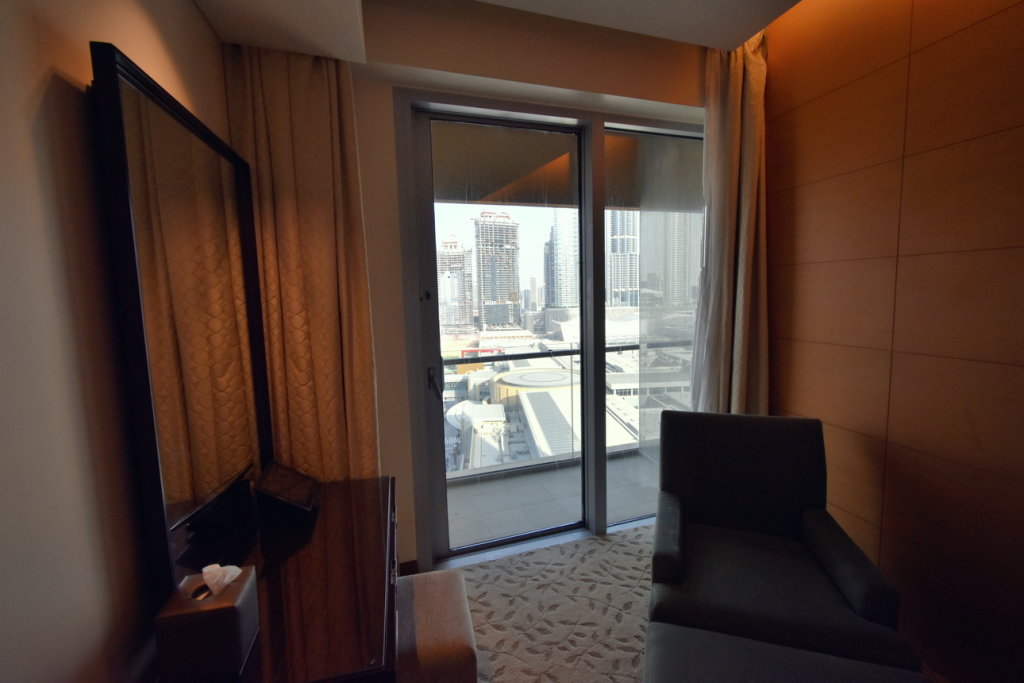 Дубай: Luxury 1 bedroom at Fashion Avenue Dubai Mall Residences