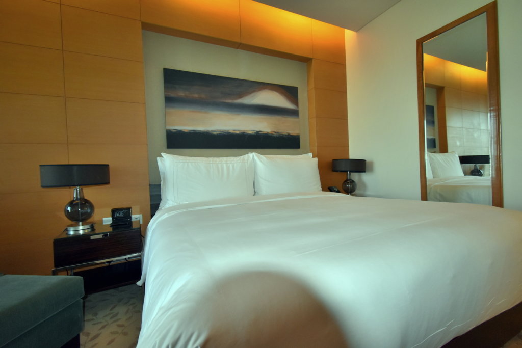 Дубай: Luxury 1 bedroom at Fashion Avenue Dubai Mall Residences