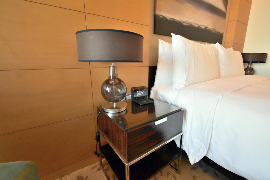 Дубай: Luxury 1 bedroom at Fashion Avenue Dubai Mall Residences
