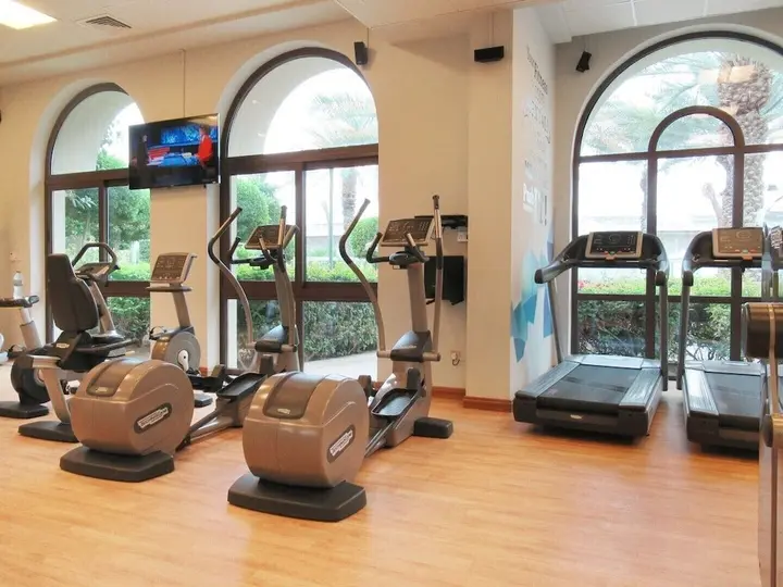 Дубай: Deluxe 1BR in Fairmont South W/ Huge Balcony & Beach Club Membership!