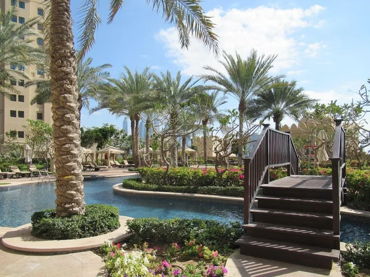 Дубай: Deluxe 1BR in Fairmont South W/ Huge Balcony & Beach Club Membership!