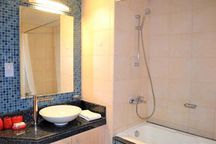 Дубай: Entire 1 Bedroom Apartment in the Prestigious Palk Jumeirah - NBT