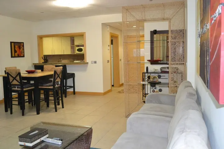 Дубай: Entire 1 Bedroom Apartment in the Prestigious Palk Jumeirah - NBT