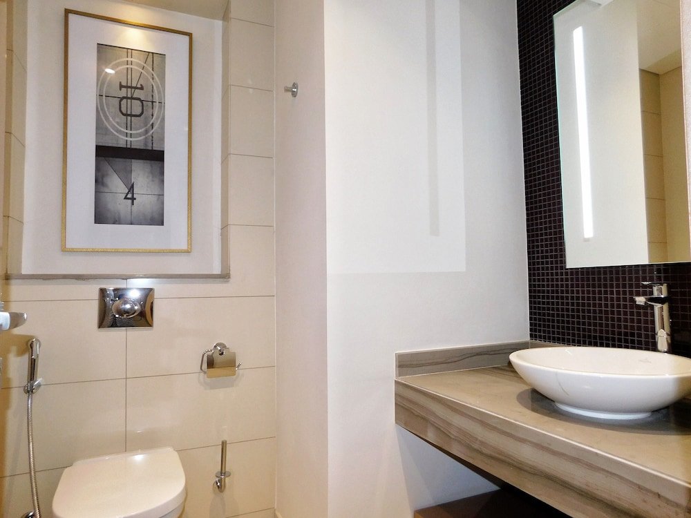Дубай: Luton Vacation Damac Paramount Tower
