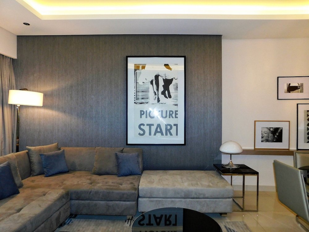 Дубай: Luton Vacation Damac Paramount Tower