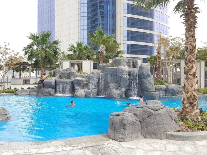 Дубай: Luton Vacation Damac Paramount Tower