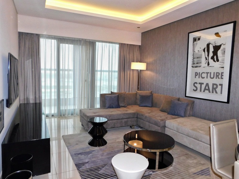 Дубай: Luton Vacation Damac Paramount Tower
