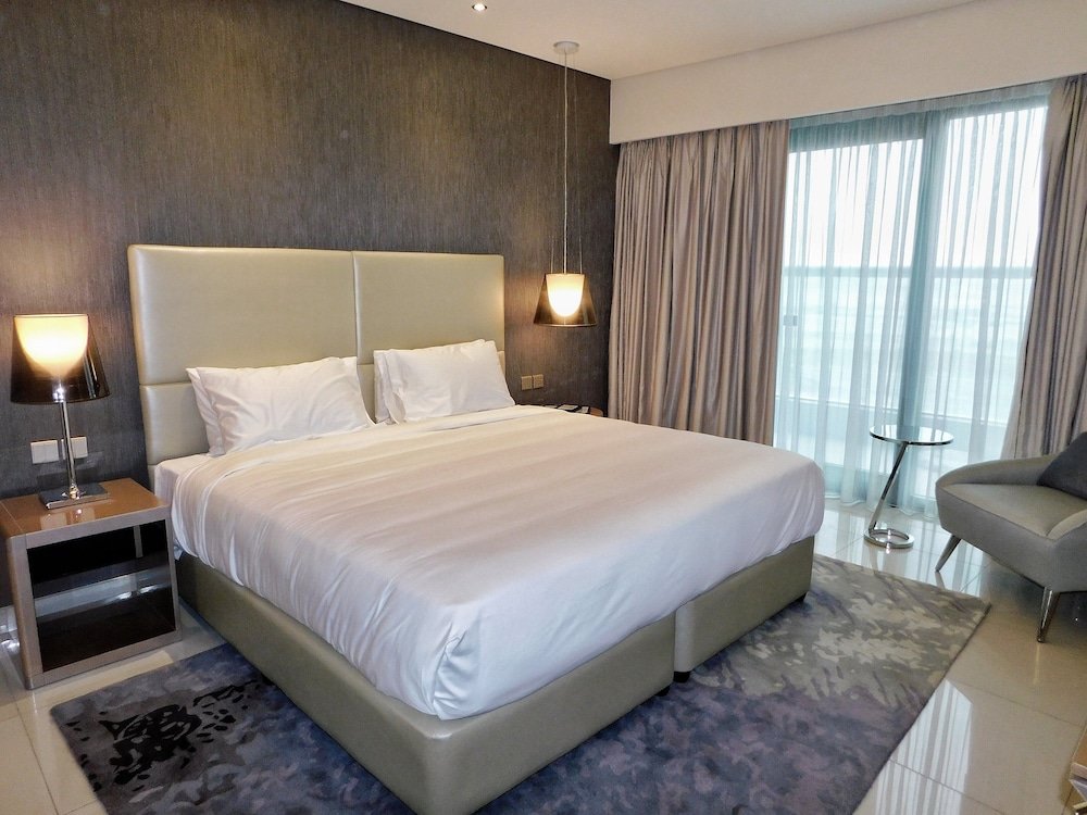 Дубай: Luton Vacation Damac Paramount Tower