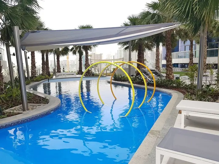 Дубай: Luton Vacation Damac Paramount Tower