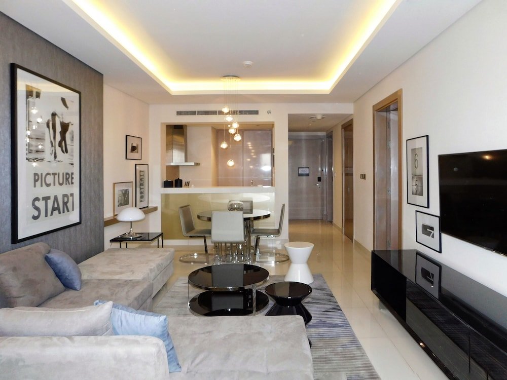 Дубай: Luton Vacation Damac Paramount Tower