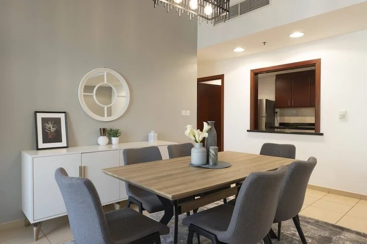 Дубай: Homely Apt Steps Away To the Beach, Jbr