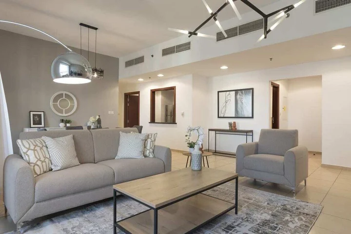 Дубай: Homely Apt Steps Away To the Beach, Jbr